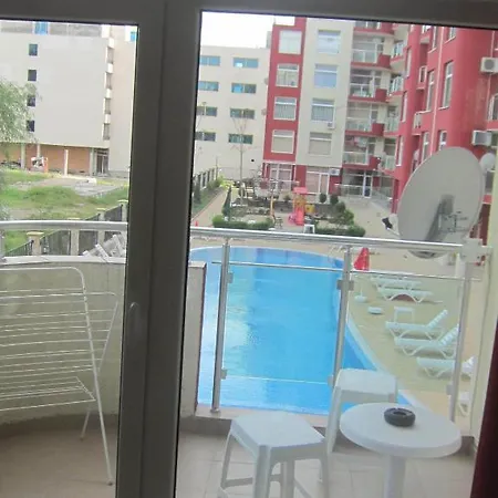 Global Ville Apartcomplex * サニービーチ