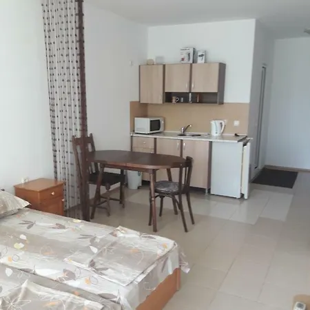 Global Ville Apartcomplex サニービーチ