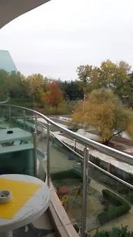 Global Ville Apartcomplex Aparthotel